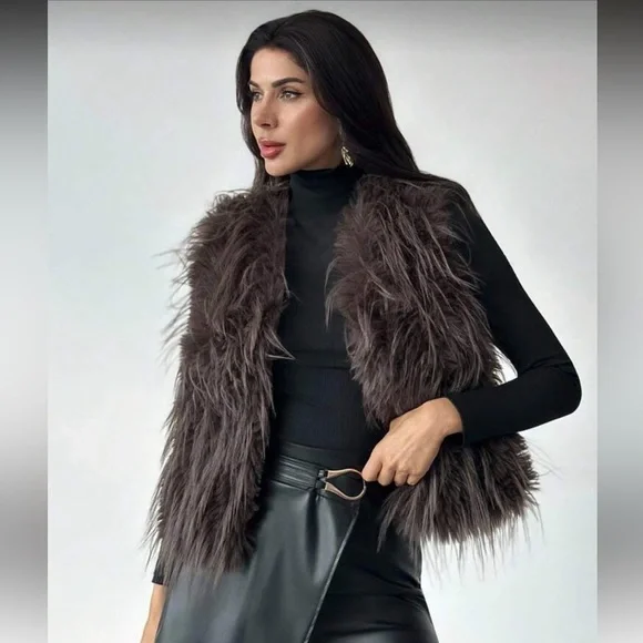 Luxury Vintage-Inspired Chocolate Brown Faux Fur Vest | Old Money Aesthetic - Picture 3 of 7